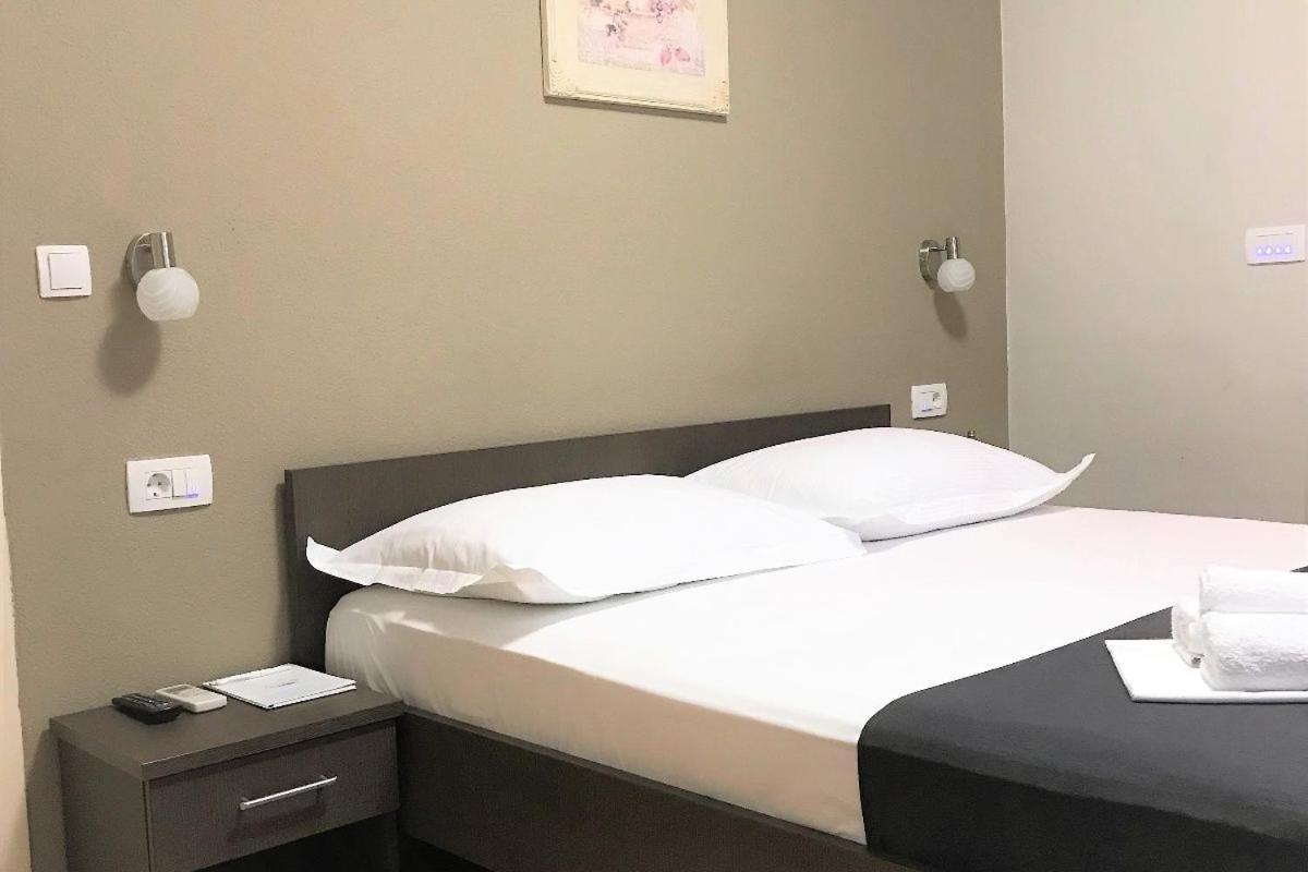Berulia Rooms Brela Buitenkant foto
